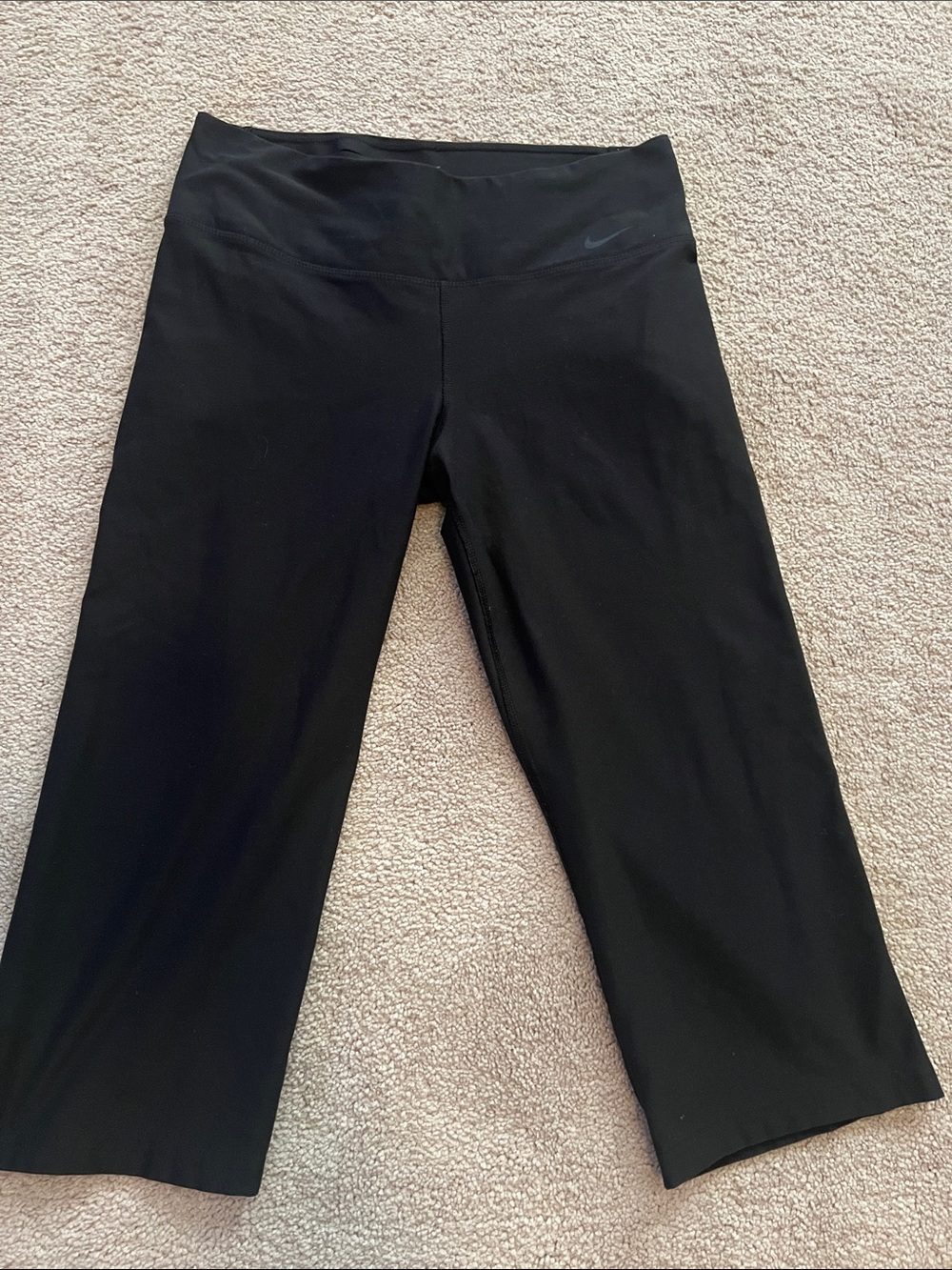 Nike Women's Black Cropped Dri-Fit Performance Capris-size M, EUC